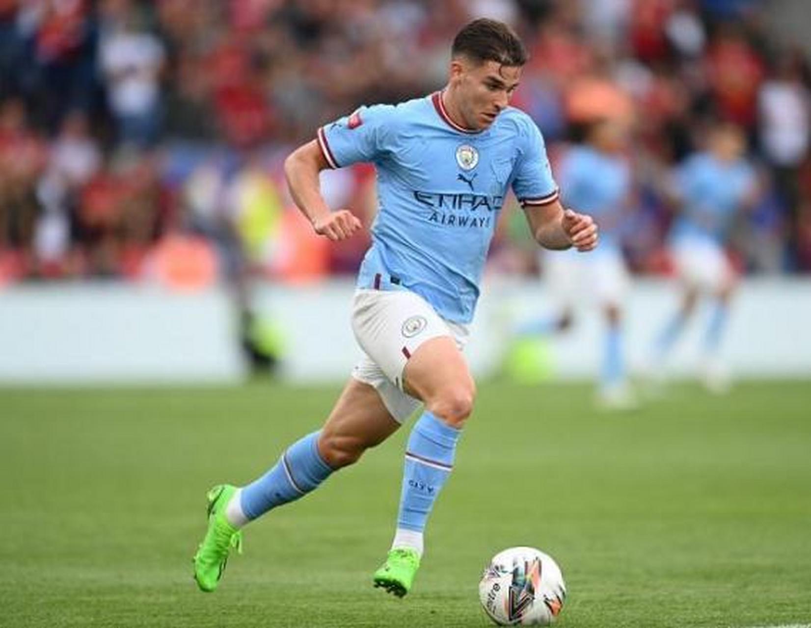 东契奇调侃里夫斯：他打得像是顶级球星，这是我最后一次夸他（东契奇笑称里夫斯打出巨星水准：这是我最后一次夸他）