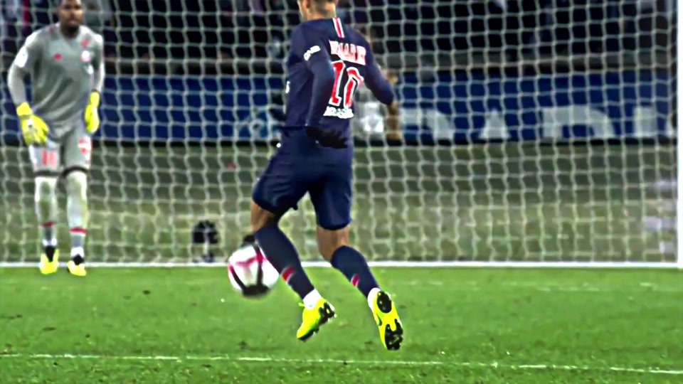 队报评法甲第14轮最佳阵：托万助朗斯登顶领衔，巴黎无人入选（《队报》评法甲第14轮最佳阵容：托万率朗斯称雄，巴黎零入选）