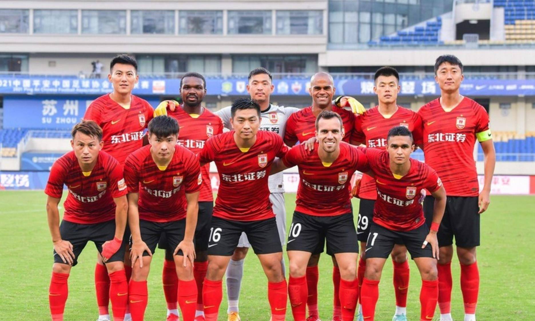 他成为战术
