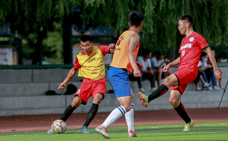 R.I.P.，哥伦比亚16岁小将在水坝游泳时溺亡，父亲为救他也不幸罹难（水坝游泳酿悲剧：哥伦比亚16岁小将溺亡，父亲施救亦遇难）
