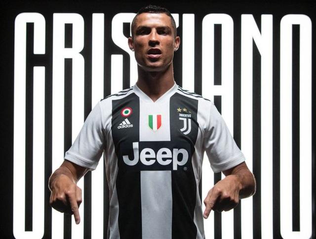 欧冠赛前穆里尼奥与两名昔日弟子重逢，并亲吻了斯内德的光头（欧冠赛前，穆里尼奥与两位旧将相聚，并亲吻斯内德的光头）