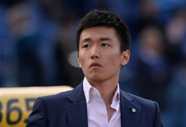 中国5拳手出征日本黑帮格斗赛！遭到围攻后奋起反击！（中国五名拳手赴日参加黑帮格斗赛，遭围攻后强势回击）